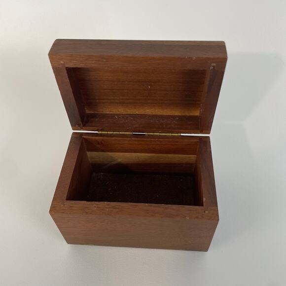 Solid American Walnut Trinket Box Pioneer Scene Laser Engraved USA 4"x3"x1.5" - Picture 3 of 9